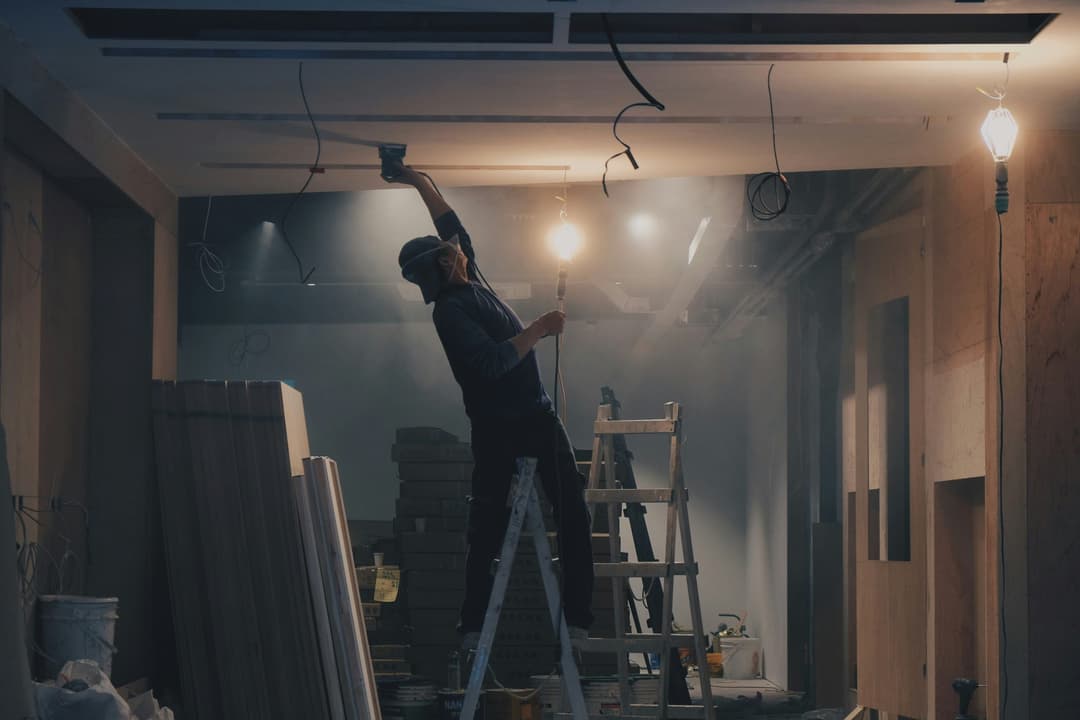 elinstallation-bostadsratt-vad-far-du-andra-sjalv-elfixarna